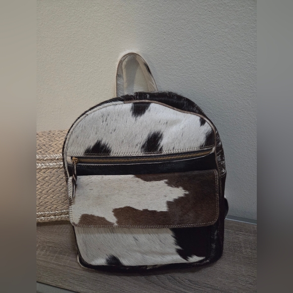 Cargo by Cynthia Bailey Backpack - Picture 4 of 13